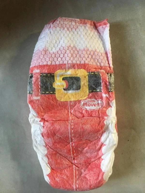 1 Couche Pour Bébé Huggies Taille 4 - Motif Père Noel - Venant Des Usa